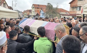 Madende ölümlerin ardından: 3 işçinin cenazesi defnedildi