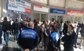 Manisa'da 'tahliye' gerginliği: Firma sahipleri otogarın girişini otobüslerle kapattı!