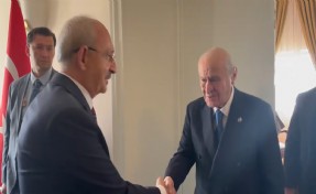 Mecliste sürpriz görüşme Bahçeli ile Kılıçdaroğlu bir araya geldi