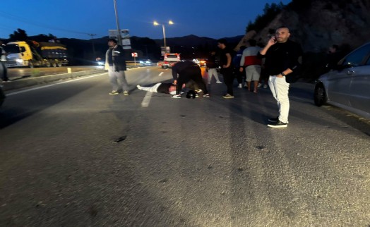Motosikletin çarptığı yaya hayatını kaybetti: O anlar kamerada