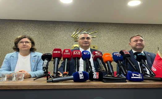 Müslim Sarı’dan çifte çıkış: 'Tugay neden aday yapıldı?', 'Soyer tahliye edilmeli'