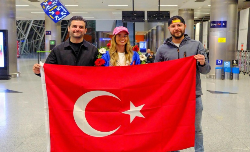 Okyanusları aşan Eda İzmir'e döndü