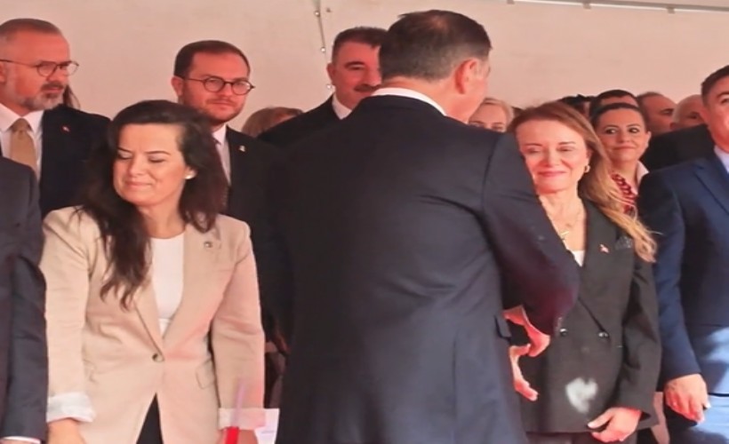 Önce Tugay ile tokalaştı sonra YENİ Parti’nin Alternatif 29 Ekim törenine gelmedi