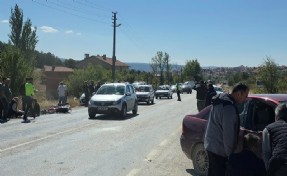 Otomobil ve motosiklet çarpıştı; 1 ölü, 2 yaralı