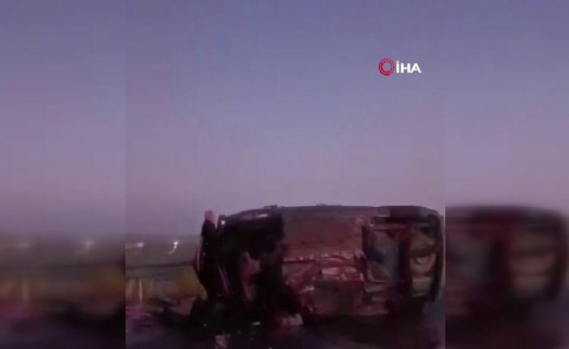 Otomobiller kafa kafaya çarpıştı: 3 ölü, 4 yaralı