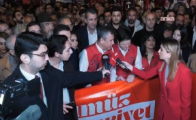 Özel, Kadıköy'deki Cumhuriyet Yürüyüşü'nde: 'Bize ne büyük bir emanet bıraktıkları her geçen gün daha iyi anlaşılıyor'