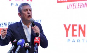 Özgür Özel: Trump'ı Türkiye'de seven tek kişi ülkeyi yönetiyor