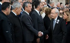 Özel ve Kılıçdaroğlu yine tokalaştı!