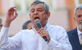 Özel’den İzmir mesajı: 'Özgür yarışın önünde hiçbir engel yok'