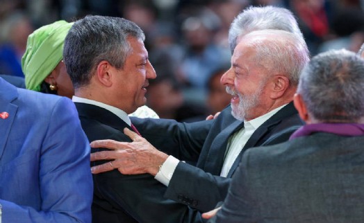 Özgür Özel'den 'Brezilya' ve 'Sırbistan' mesajı: 'Hiçbir güç, halkın gücünden büyük değildir'