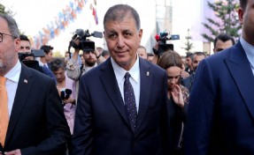 Özgür Özel'in 'dosya' iddiasına Tugay'dan yanıt: Kimse ne dosya gösterdi, ne de tehdit etti!