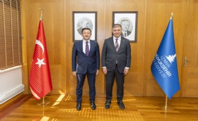 AK Parti’ye geçmişlerdi: Hamza Dağ’dan sandıktaki rakibi Tugay’a ve Yıldız’a çifte ziyaret!
