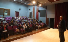 Seferihisar’da öğrenmenin yaşı yok: 3. Yaş Üniversitesi’nde güz dönemi başladı