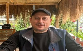 Sevmek istediği deve kolundan ısırdı: Ağır yaralandı