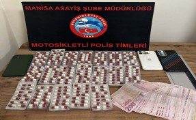Şüphe üzerine durduruldular: Üzerlerinde 550 adet sentetik ecza çıktı