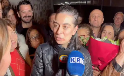 Tahliye edilen Sinem Dedetaş’tan ilk açıklama: Çalışma arkadaşlarımız içeride, yarım sevinebiliyoruz