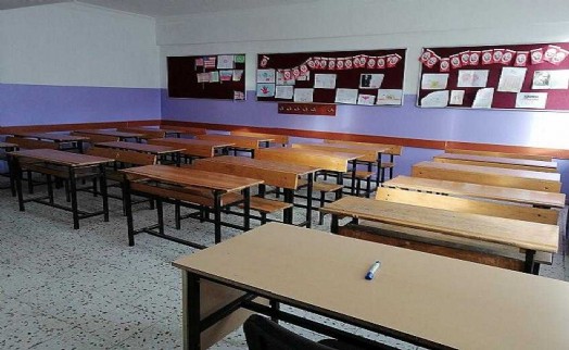 Tire'de okula balta ve bıçakla okula girdiler