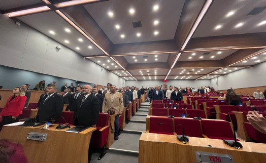 Tugay’ın transferi sonrası ilk meclis: Yeter sayı sağlanamadı, gruplardan peş peşe tepkiler geldi!