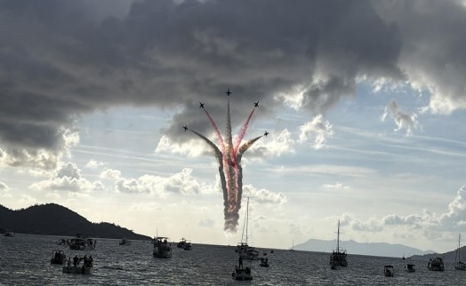 Türk Yıldızları'ndan Fethiye'de gösteri uçuşu