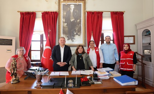 Urla Belediyesi ve Türk Kızılayı Urla Şubesi’nden sosyal dayanışmayı güçlendirecek iş birliği