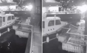Üsküdar'da yolcu vapuru tarihi yalıya çarptı