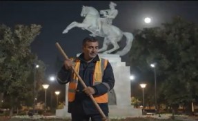 YENİ Parti İzmir'in 29 Ekim'e özel Kurtuluş Yolunda Süvari Atatürk videosu çok beğenildi