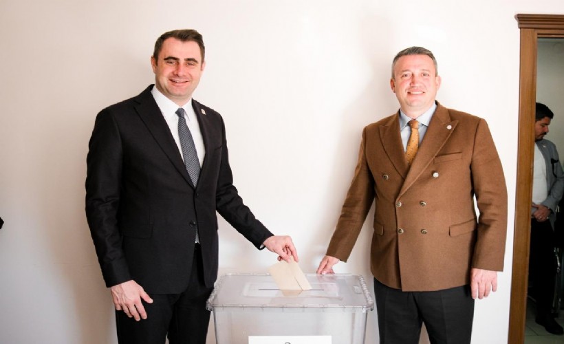 YENİ Parti'de ön seçim heyecanı: Çağatay Güç oyunu Aliağa'da kullandı!