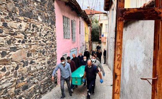 Yalnız yaşadığı evinde ölü bulundu