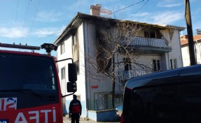 3 katlı binada çıkan yangın yürekleri ağza getirdi!