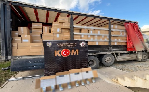 6,5 milyon sahte makaron ele geçirildi