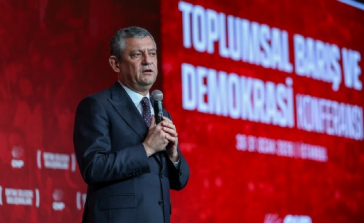 AK Parti'ye geçen Özarslan'ın ailesine hakaret etti mi? Özgür Özel tek tek anlattı