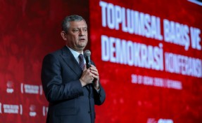 AK Parti'ye geçen Özarslan'ın ailesine hakaret etti mi? Özgür Özel tek tek anlattı