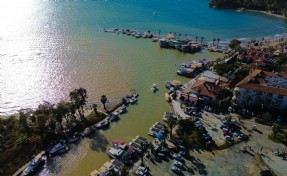 Akyaka'da denizin rengi değişti