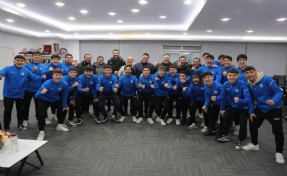 Aliağa Helvacı Spor U-18 Takımı İzmir Şampiyonu oldu