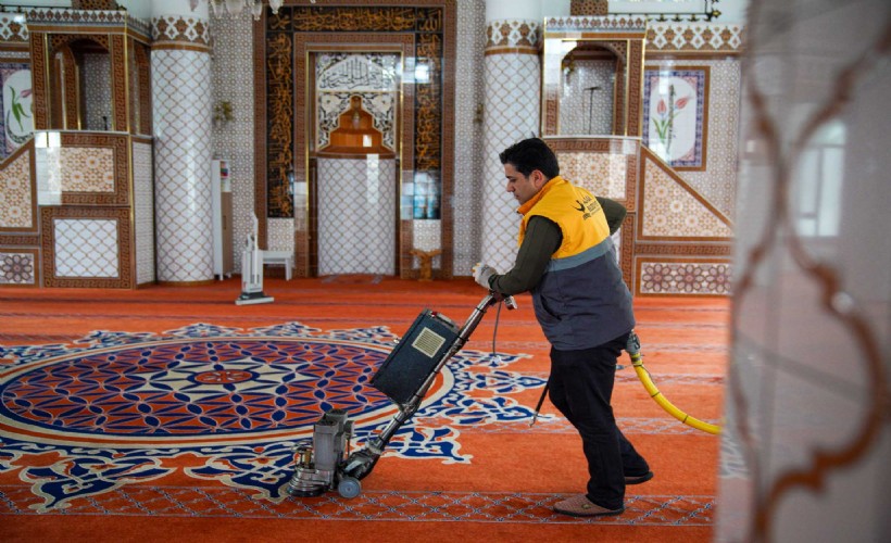 Aliağa’da ramazan öncesi ibadethane temizliği