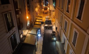 Alsancak’ta altyapısı tamamlanan sokaklar asfaltlanıyor