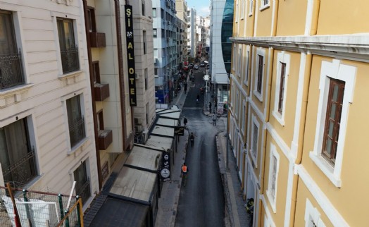 Alsancak’ta altyapısı tamamlanan sokaklar asfaltlanıyor