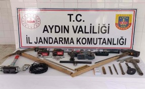 Aydın'da kaçak tarihi eser kazısı yapan 3 şüpheliye suçüstü