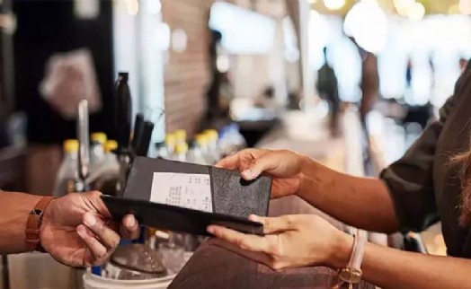 Bakanlık harekete geçti: Servis ve kuver ücretini menüye yansıtanlara inceleme