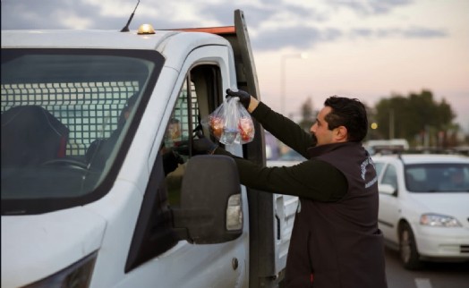 Balçova'da iftar saatinde sıcak dokunuş!