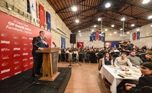 Başkan Tugay CHP İzmir İl Gençlik Kolları’nın iftarında konuştu: 'Burası İzmir, başka hiçbir yere benzemez'