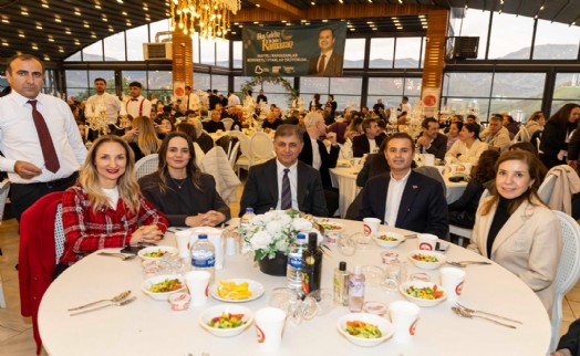 Başkan Tugay, İzmir'deki Balıkesirlilerle iftarda buluştu