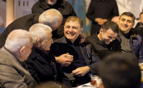 Başkan Tugay Kemalpaşalılarla sahur sofrasında buluştu