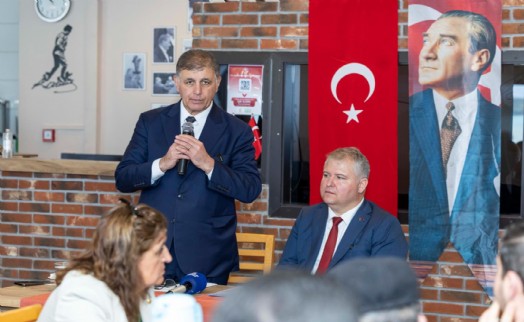 Başkan Tugay'dan sert çıkış: Dışarıdan bakan İzmir yanıyor yıkılıyor sanır!