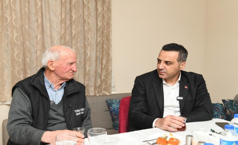 Başkan Yıldız’dan vefa sofrası: Sabri Amca ilk iftarda yalnız değildi
