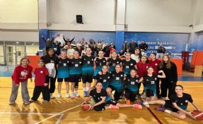 Bayraklı Belediyesi U14 Kız Basketbol Takımı İzmir şampiyonu oldu