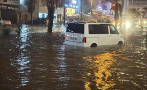 Bodrum’da sağanak yaşamı olumsuz etkiledi; yollar trafiğe kapandı