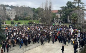 Boğaziçi Üniversitesi'nde polis ablukası! Öğrencilere biber gazı ve plastik mermilerle müdahale
