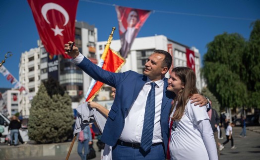 Bornova Belediyesi'nden gençlere 'altın' destek!