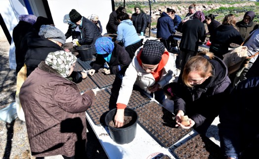 Bornova’da toprak kadınlarla canlanıyor